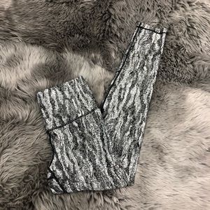 Kirkland | Women’s Leggings Black & White